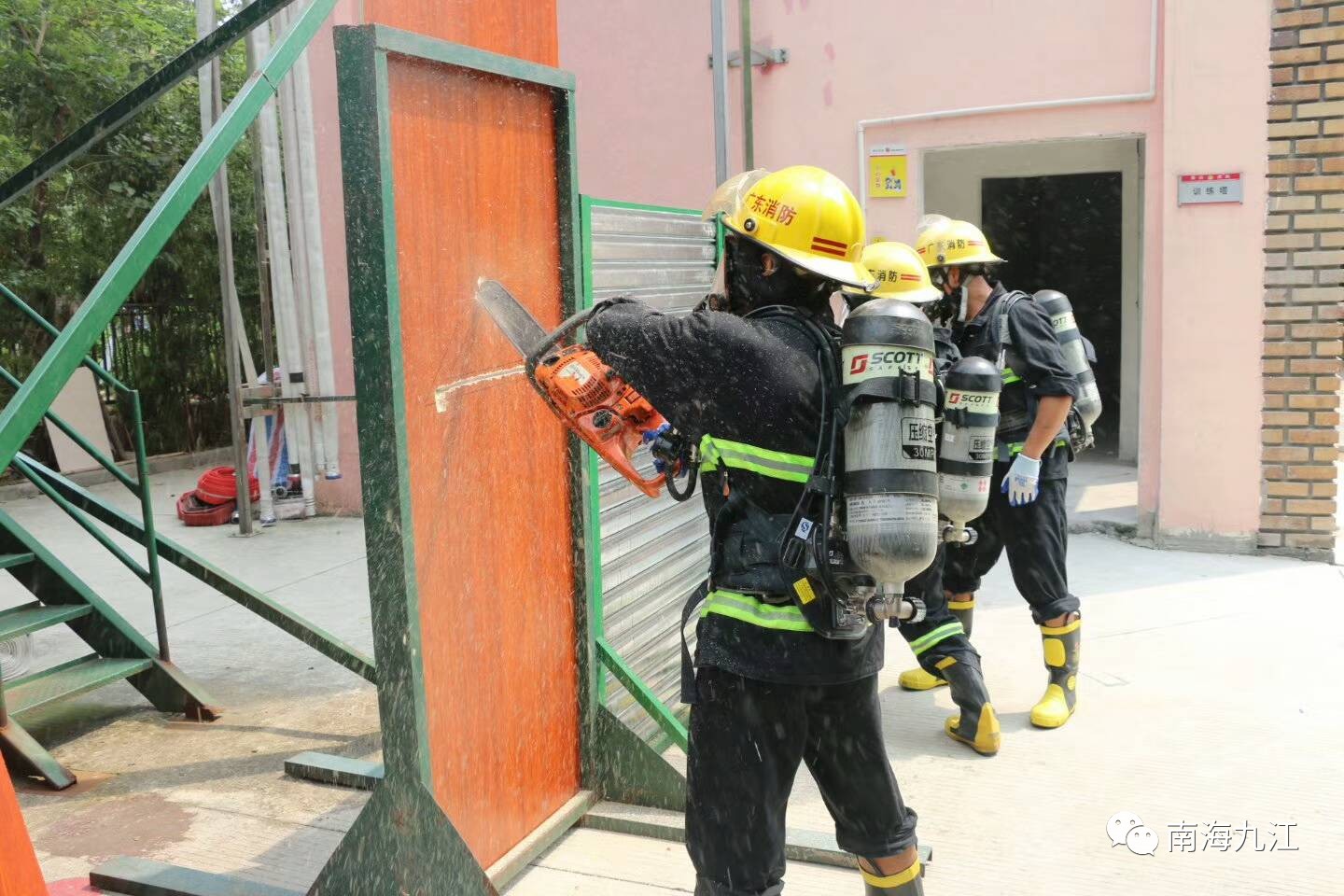 九江鎮專職消防隊獲區消防業務技能比武第一名,市,區領導都點贊!