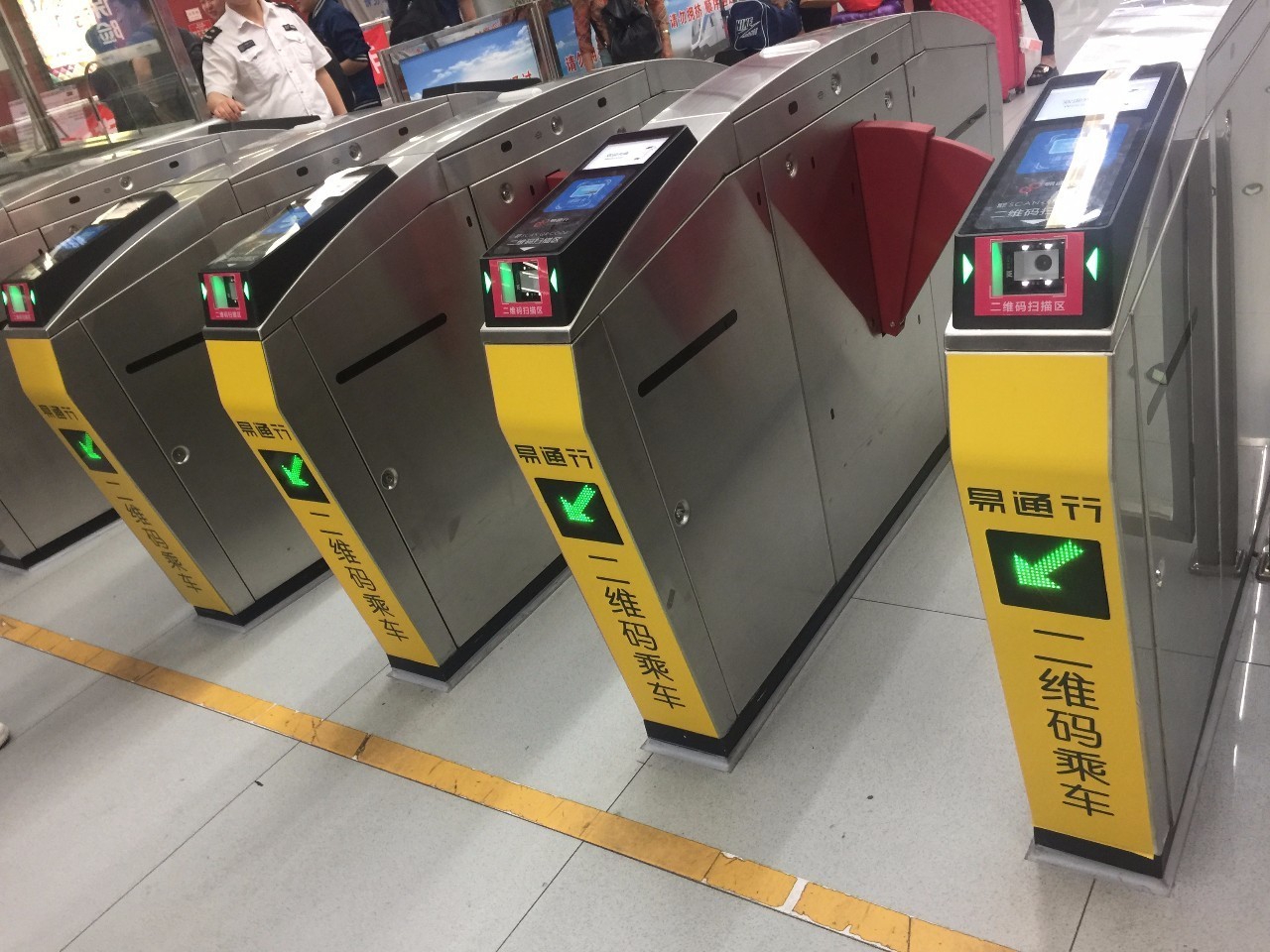 北京地铁刷卡闸机图片