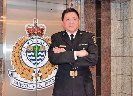 恭喜华裔警司周伟仪荣升温市行动处副警察局长