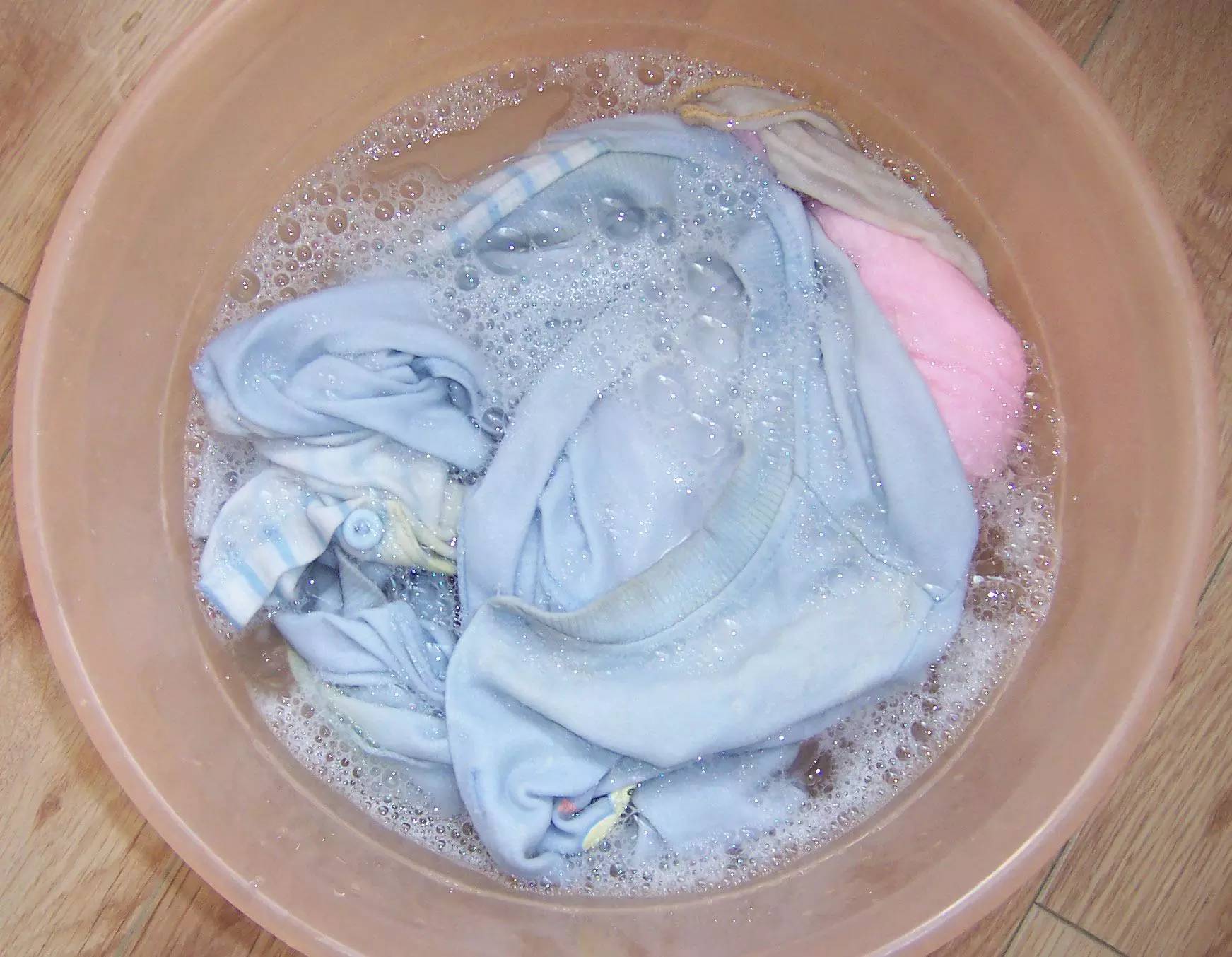 误区一:洗衣液泡沫越多越好