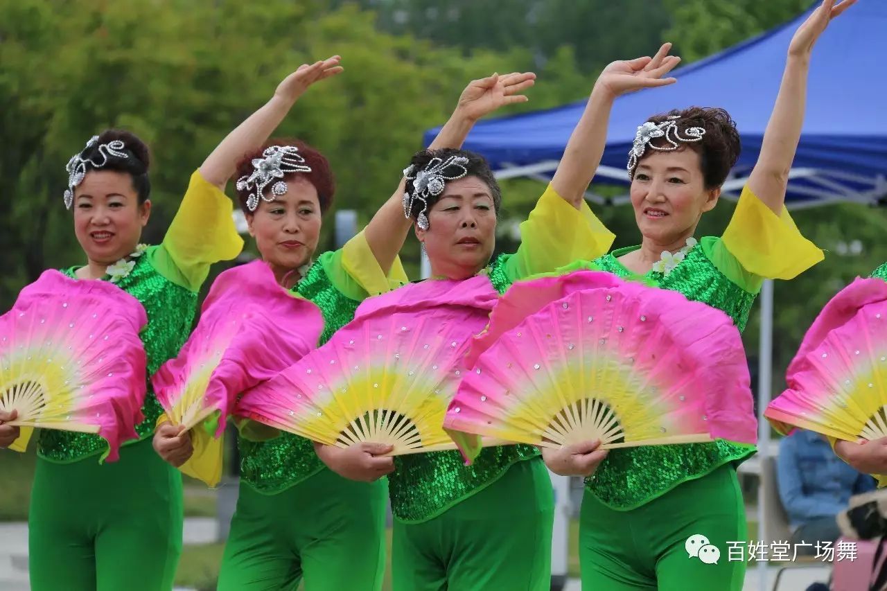 跳广场舞,可以活动全身,尤其是颈椎.但不要总低着头,减轻对