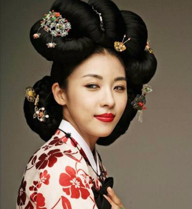 韩国女人为了美折断脖子,国王下令不准弄这种发型