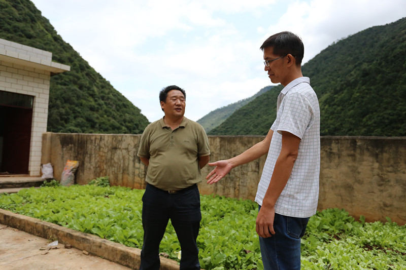 温暖|七中教育集团为盐边县鳡鱼乡小槽村送去课桌椅