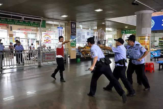 台山汽车总站上百警力集结!原来是联合演练,现场视频超精彩.