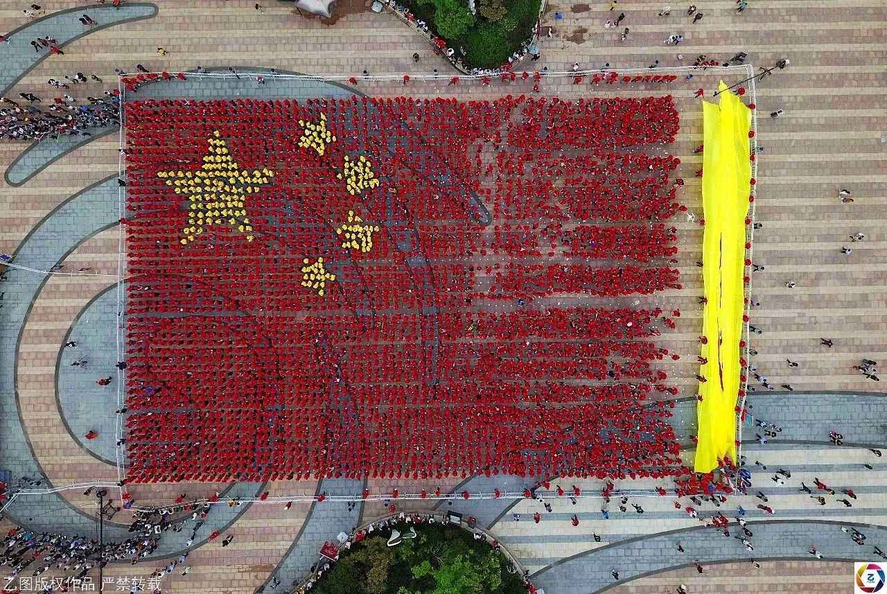 3750人拼出中国最大国旗成功挑战基尼斯