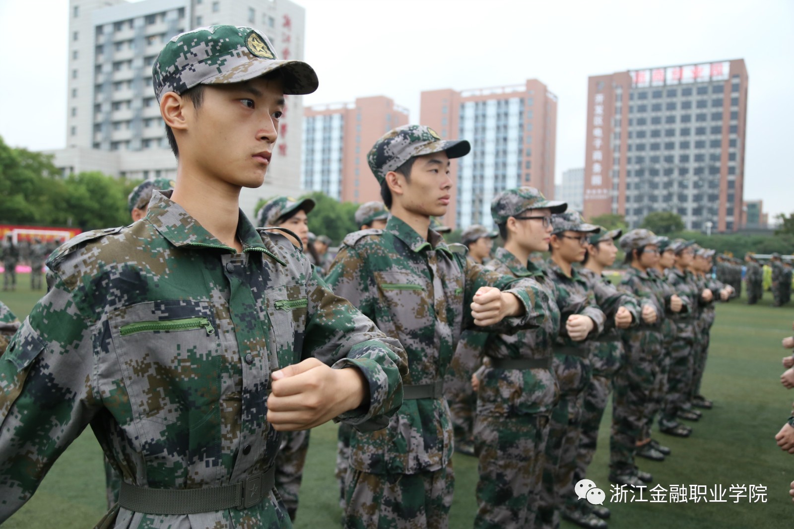 這些難以解鎖的軍訓姿勢,我忍不住要推薦