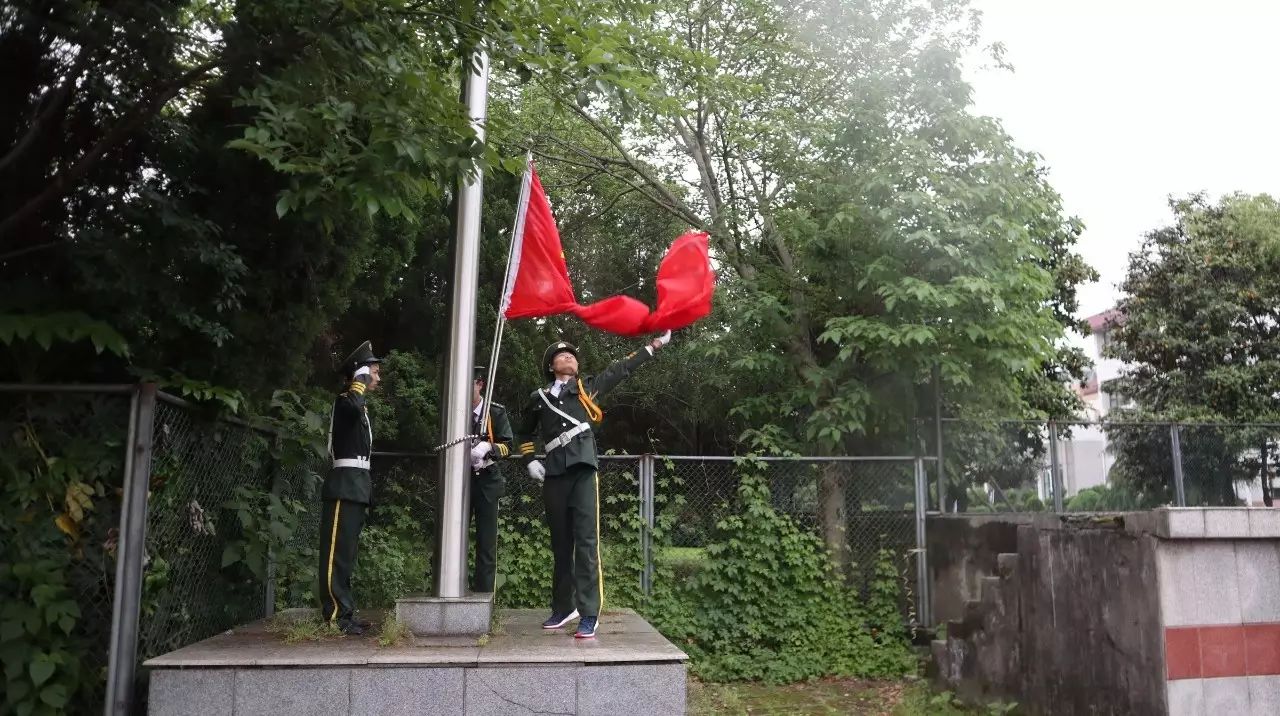 大傳招新 | 帶上你的軍人氣質跟我一起加入國旗班!