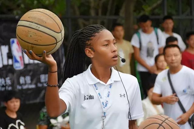 宜宾县二中在全国火了!拿下全国唯一奖项,美国nba教练亲自到校指导