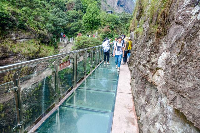 象山灵岩山玻璃栈道图片