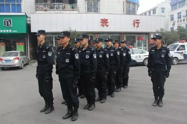 平陽一輔警檢查出租車時,發現男子眼神閃躲,背後真相令人吃驚!