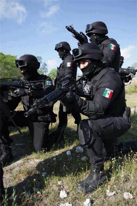 墨西哥特警装备不好不然都不是毒贩对手