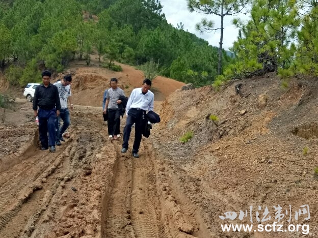 在桃子乡安正明,侯阿达,双河乡毛阿呷,余本全等种植大户实地查看,验收