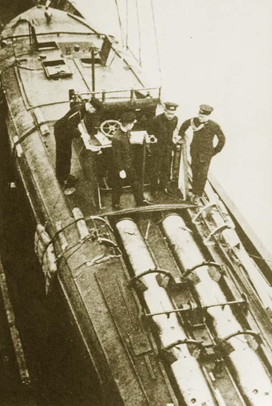 福龙号鱼雷艇管带图片