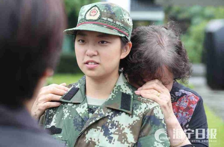 剪去了心愛的長髮海寧7名女兵今起奔赴軍營其中1人是永福人