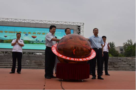 驻马店公交公交出行宣传周活动杨俊杰副市长宣布活动正式启动