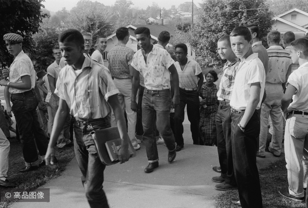 60年前的美国种族歧视有多严重?黑人学生在空