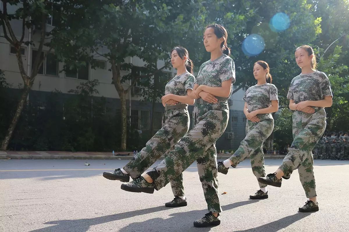 致nuist告白氣象球創意mv遇見你從軍訓起愛上你就在一瞬裡