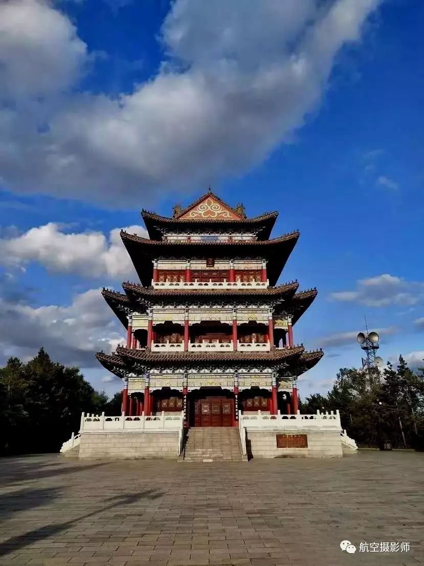 市區公園一景(谷強/攝)眺望(楊衛群/攝)雙鴨山市晨曦(李穎/攝)朝陽溝