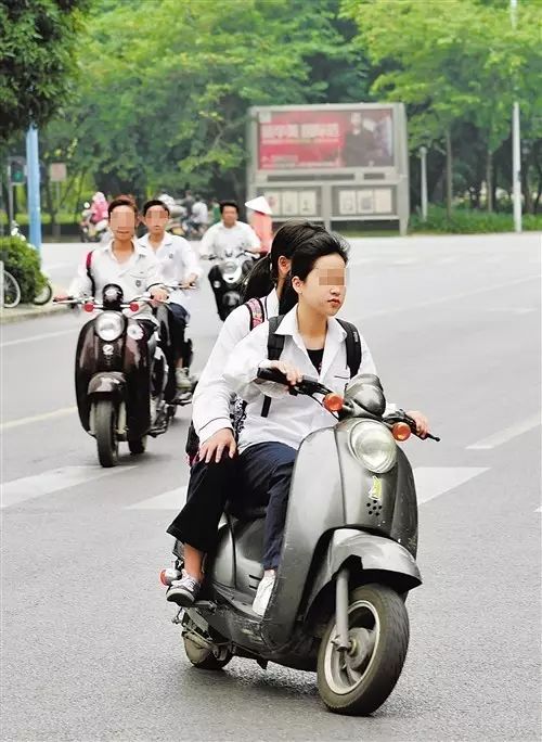 新手骑电动车上路害怕图片