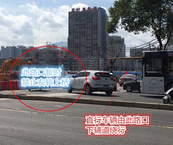 與原橋下輔道連接,將建委路口右轉上橋車輛與下橋直行車輛分流