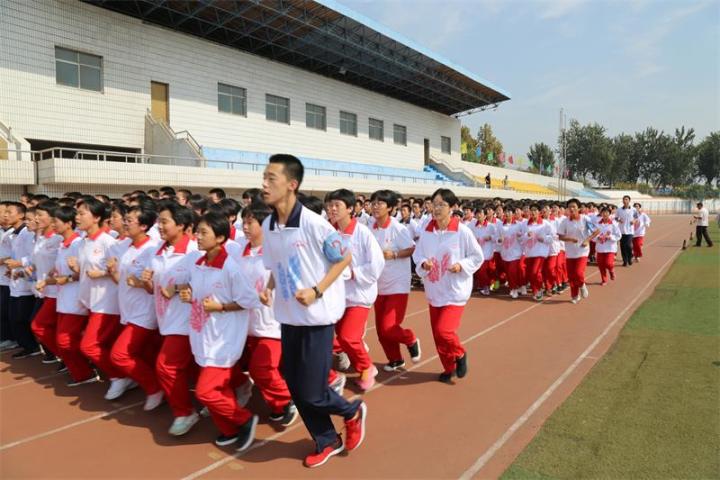 密集型跑操比賽盡顯學生風采峰峰一中高一年級跑操比賽