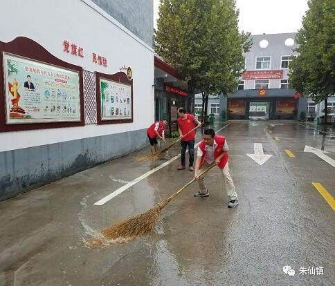 當瑟瑟秋雨遇見朱仙鎮的紅色軍團,一切都是那麼美.