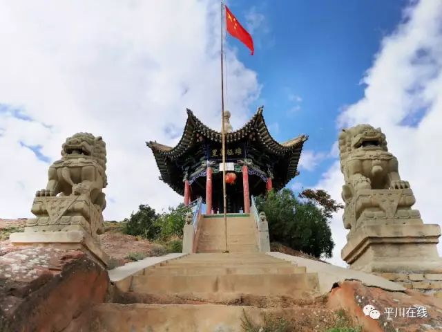 红山寺,位于甘肃白银市平川区西北部的共和镇打拉池西山,是华北慕名的