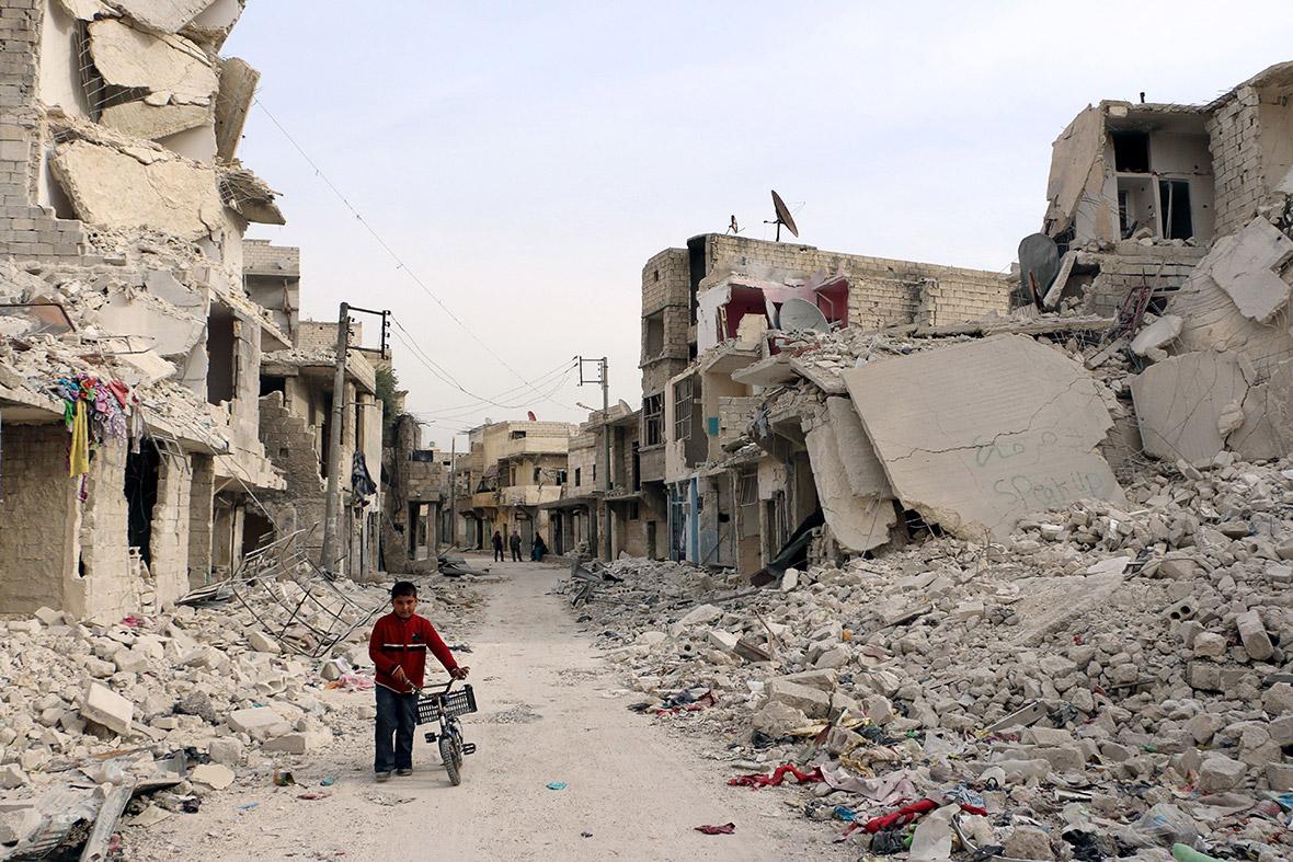 真正的“血与沙”：新华社记者探访叙利亚反恐战场“战略心脏”-搜狐