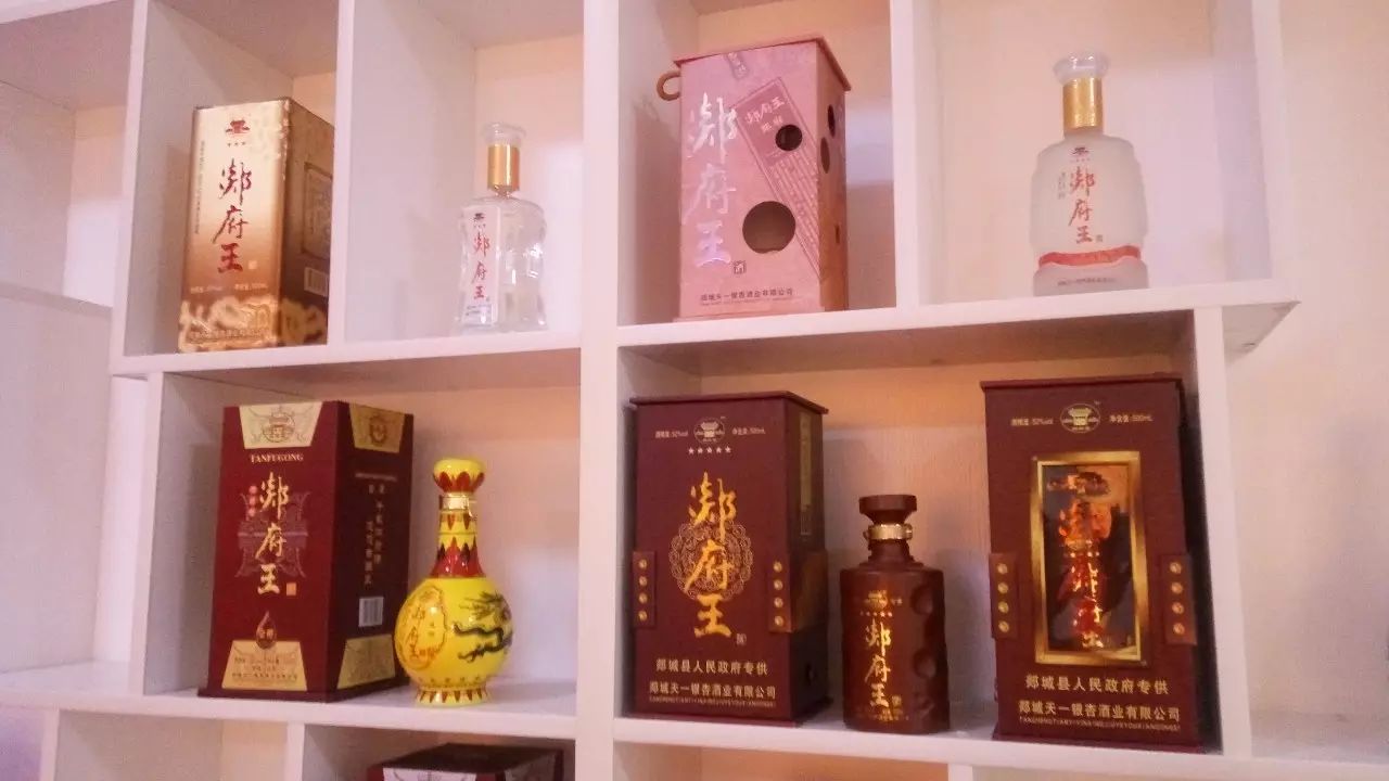 天一银杏酒业有银杏王酒,郯府王酒,天一喜酒,天一芝麻香酒四大系列六