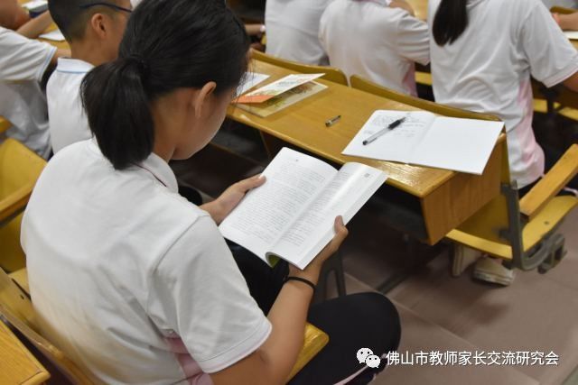 语学校德育处主任蔡守君先生活动旨在通过向学生科普食品安全相关知识