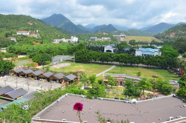 有藍天白雲,青山綠水,依依人家古兜山海度假公寓酒店位於新地標,邊有