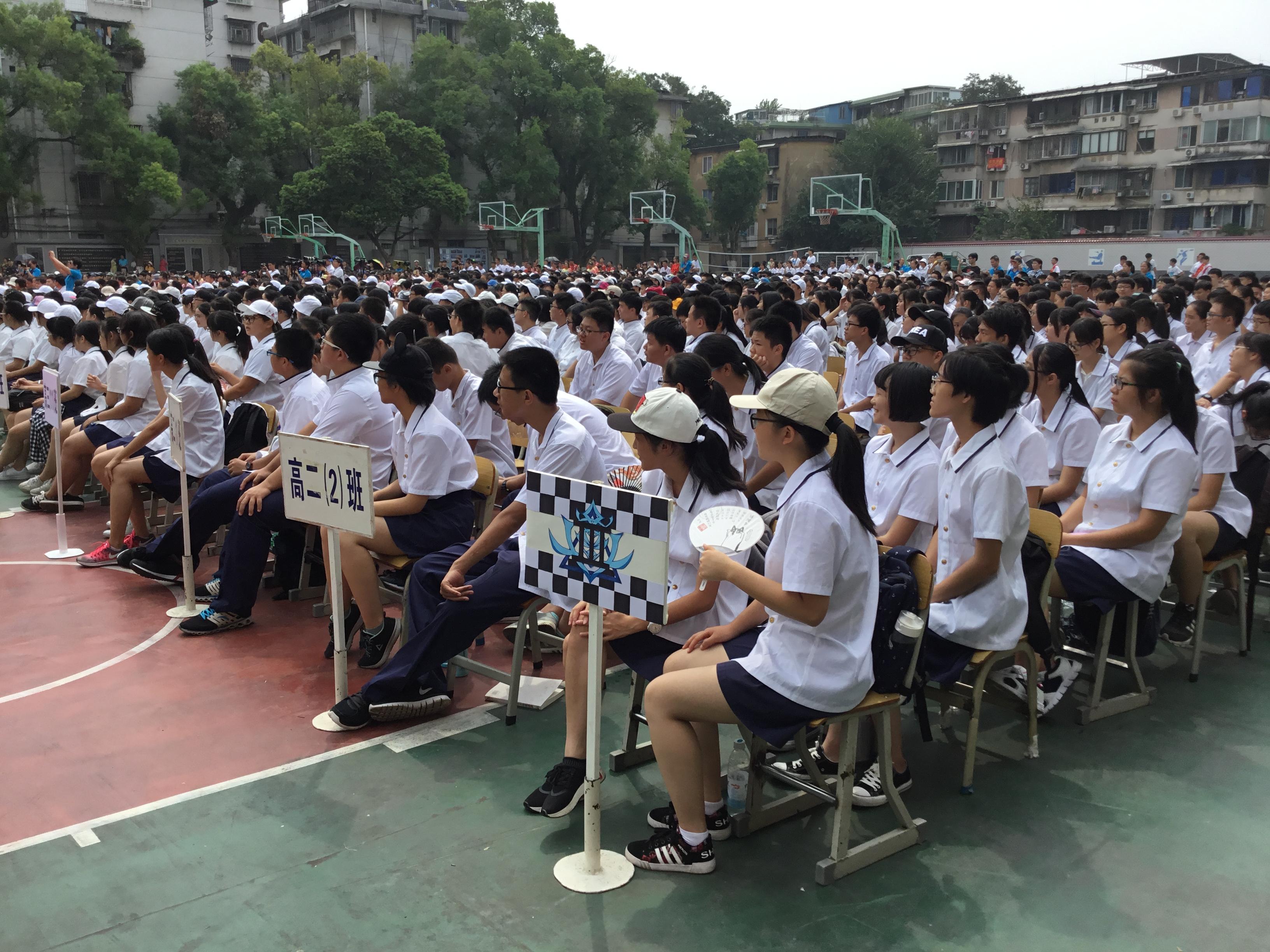 桂林市中山中学校服图片