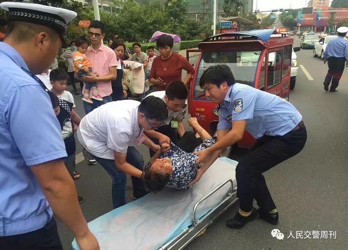 女子遭遇交通事故倒地不起,盱眙民警及时救助受称赞;盱眙定点医院用药