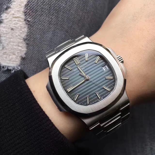 一支 30万元的 不锈钢表：Patek Philippe 百达翡丽 5711/1A 鹦鹉螺 评测介绍