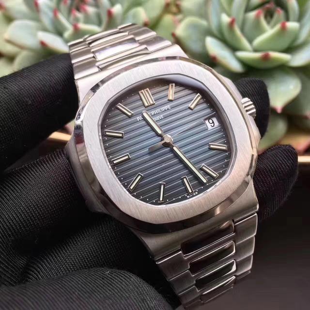 一支 30万元的 不锈钢表：Patek Philippe 百达翡丽 5711/1A 鹦鹉螺 评测介绍