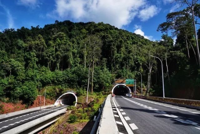 还没有上过路的提前感受了一把小磨高速公路的美景