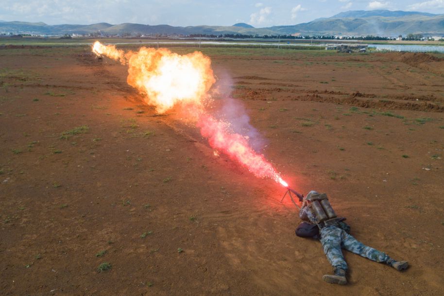 烈焰灼心解放軍山地戰用火焰噴射器