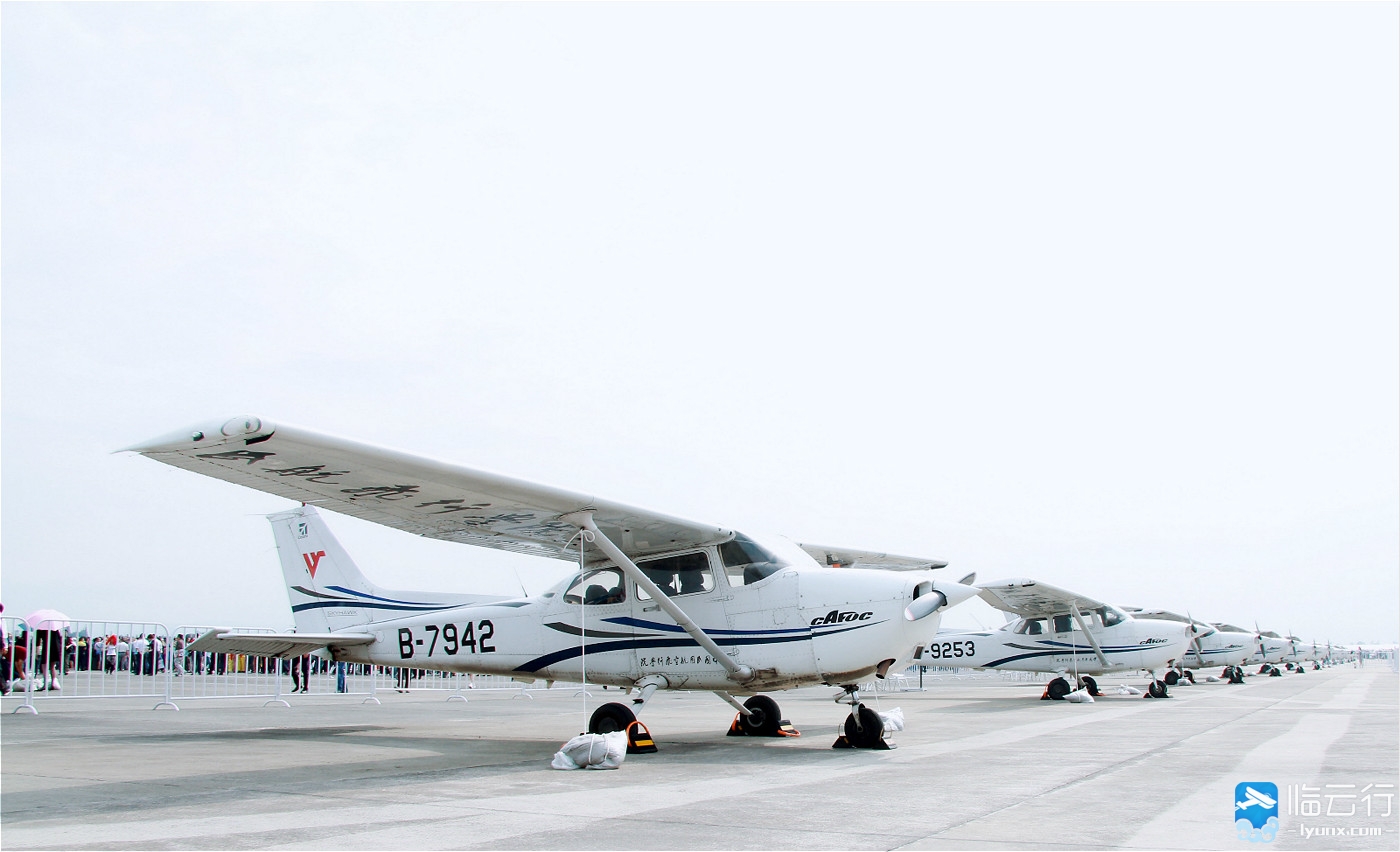 2017四川航展在德阳广汉市中国民用航空飞行学院广汉机场隆重开幕