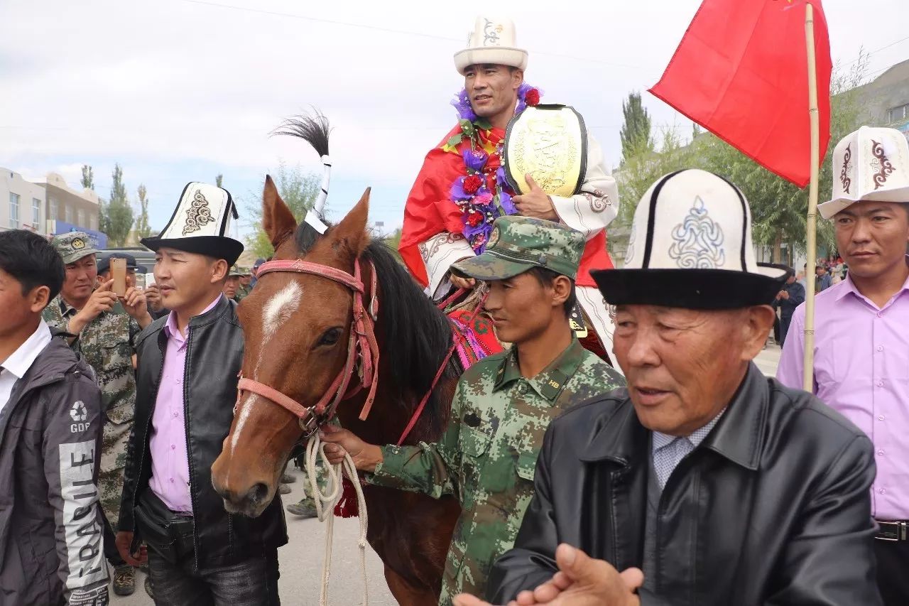 买买提托合提才是传承了玛纳斯精神的那个人,他为民族荣誉