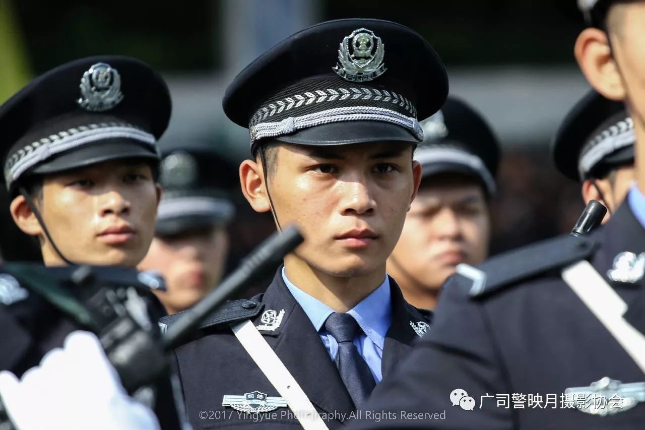 蛻變頒獎儀式把榮譽送給軍訓中優秀的集體以及教官祝賀你們隨著《人民