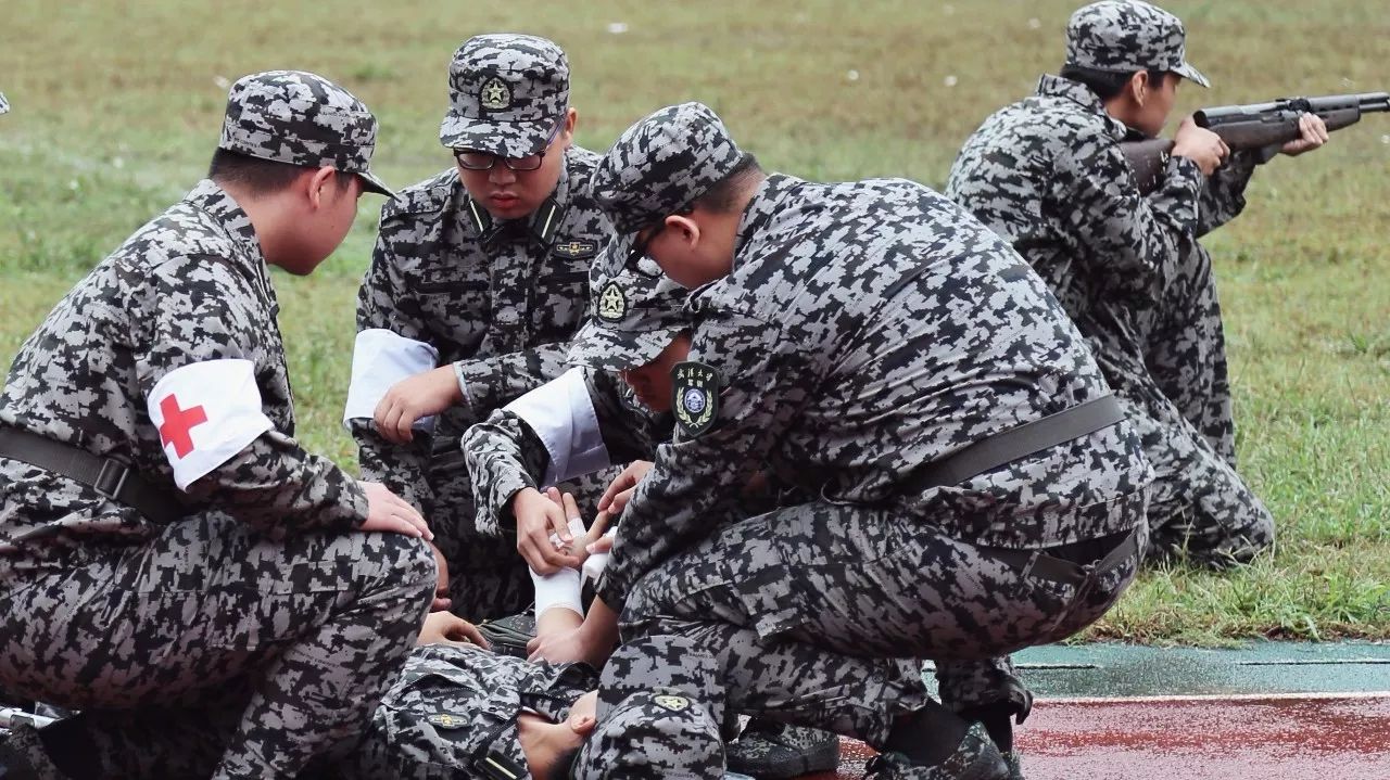 軍訓大閱兵服珞珈新兵把軍體拳打出新高度