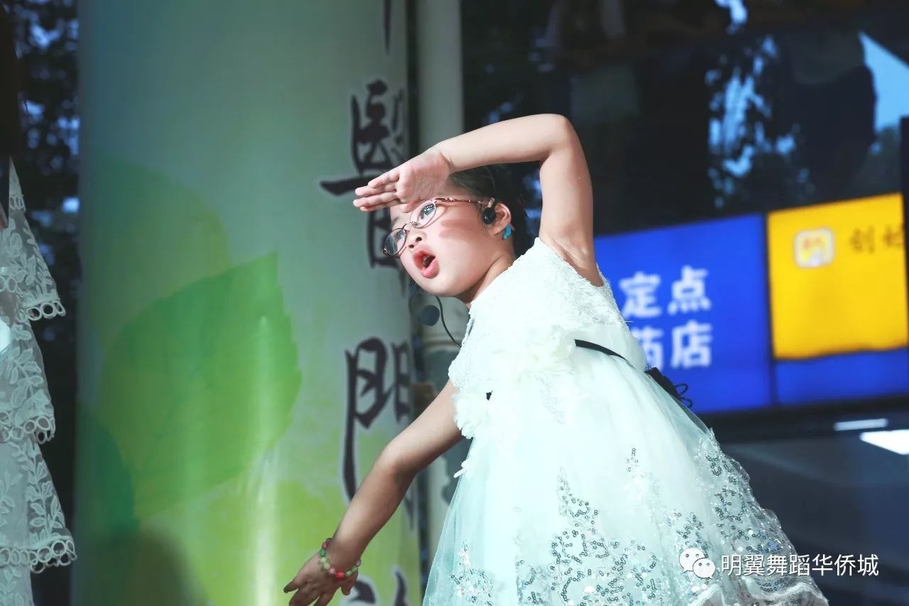 表演者:潘可馨,叶晨曦指导老师:王娅11情景表演《狼和鸭子》表演者