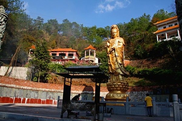 151雞鳴山興寧雞鳴山原名雞靈山,位於興寧市永和鎮錦洞鄉與新圩鎮雙頭