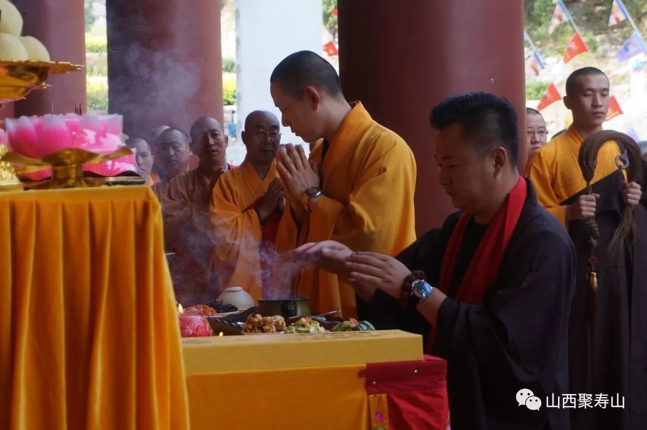 普佛屬於佛教懺儀的一種,內容包括香贊,佛號,懺悔文,贊佛偈,拜願,三