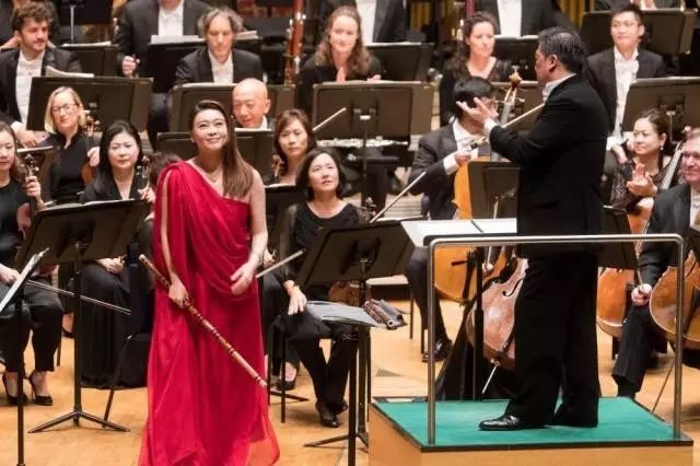 香港管弦乐团国庆音乐会,唐俊乔献演竹笛协奏曲《愁空山》!