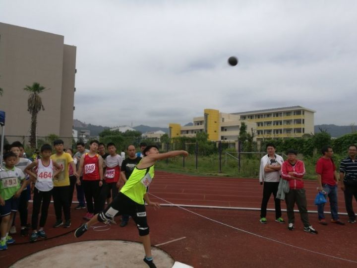 前三名是浦江四中,黄宅初中,仙华外校,小学甲级队由实验小学,大溪中小