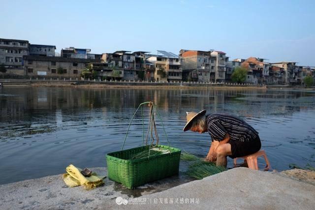 典故是这样说的:公元474年,南朝朝廷幕僚江淹被贬,来到浦城当吴兴县令