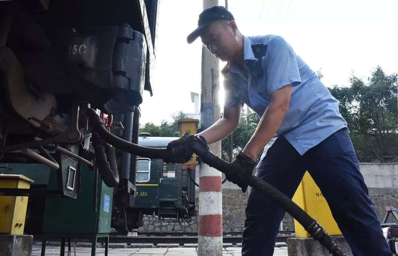 近日,成都車輛段團委圍繞