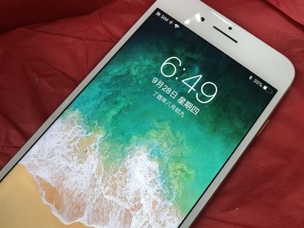 Iphone 8 Plus充电时机壳爆裂