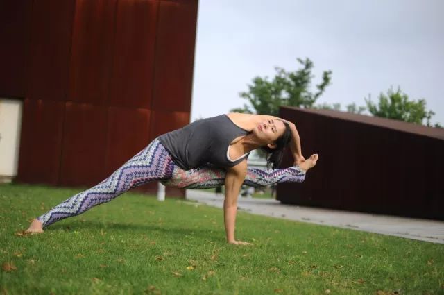 李虹霖in yoga(隐瑜伽)的"阿斯汤加女神,8年瑜伽教学生涯,擅长基础